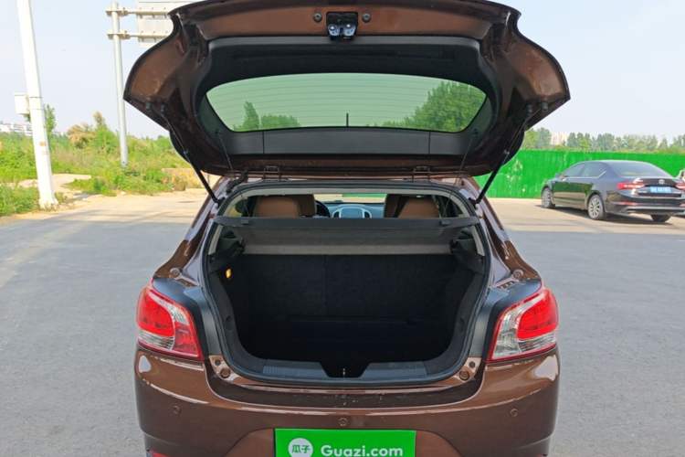 Used Baojun 610 2014 1.5L automatic luxury version Trunk