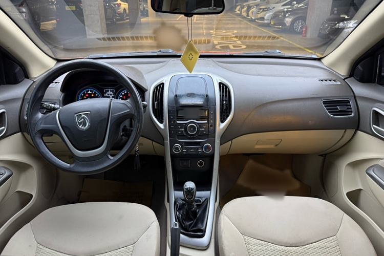 Used Baojun 610 2014 1.5L manual Comfort trim level Interior 1