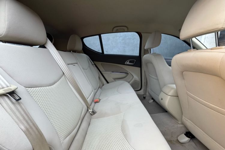 Used Baojun 610 2014 1.5L manual Comfort trim level Interior 2