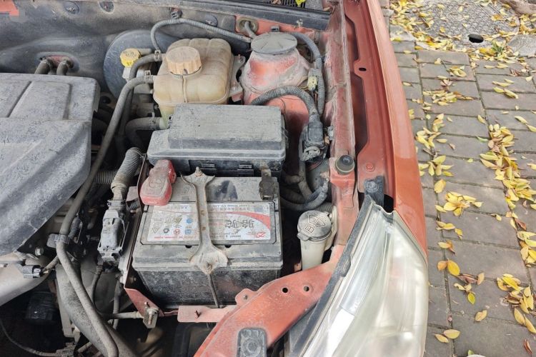 Used Baojun 610 2014 1.5L manual Comfort trim level Engine Bay Left