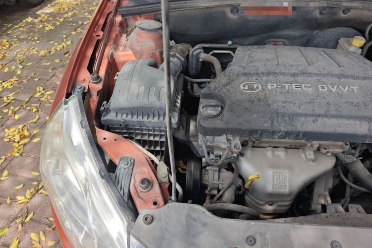 Used Baojun 610 2014 1.5L manual Comfort trim level Engine Bay Right