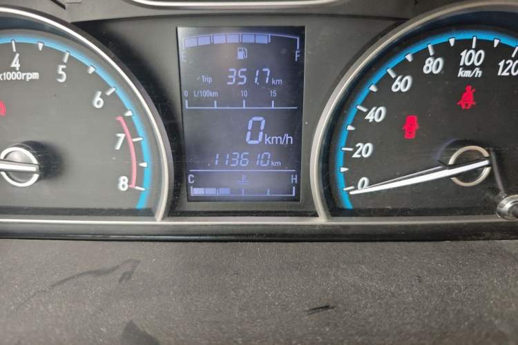 Used Baojun 610 2014 1.5L manual Comfort trim level Odometer Close Up