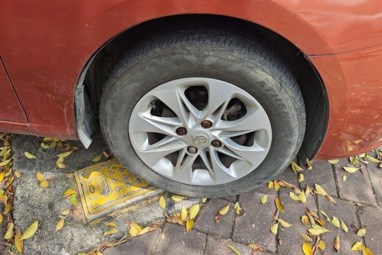 Used Baojun 610 2014 1.5L manual Comfort trim level Right Front Wheel Hub