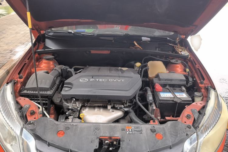 Used Baojun 610 2014 1.5L manual Comfort trim level Engine Bay