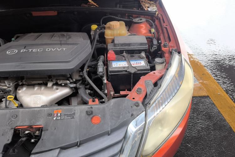 Used Baojun 610 2014 1.5L manual Comfort trim level Engine Bay Left