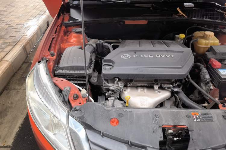 Used Baojun 610 2014 1.5L manual Comfort trim level Engine Bay Right