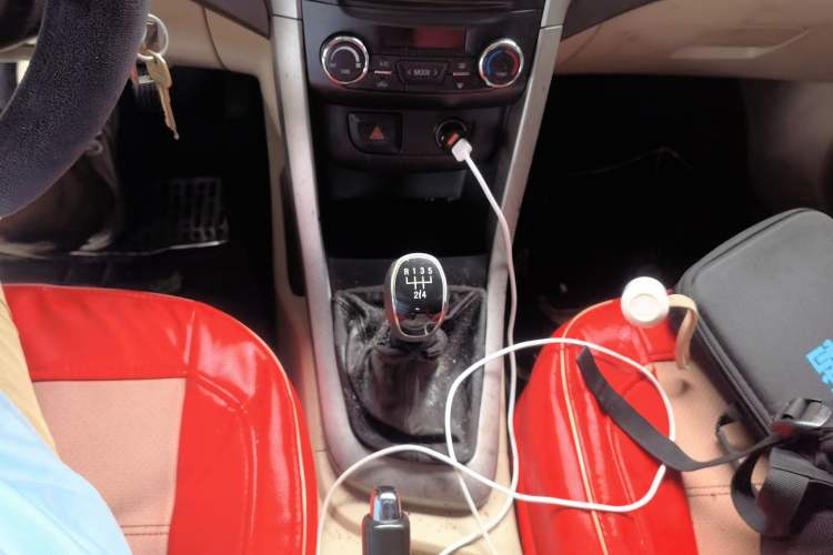 Used Baojun 610 2014 1.5L manual Comfort trim level Gear Lever