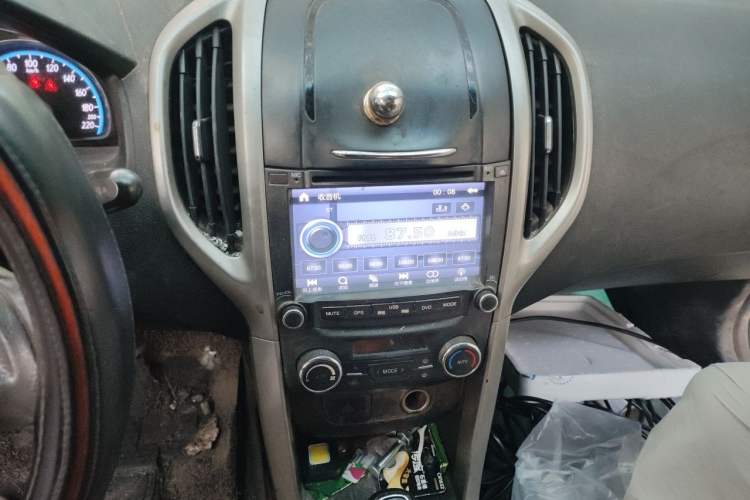 Used Baojun 610 2014 1.5L automatic luxury version Audio And AC Panel