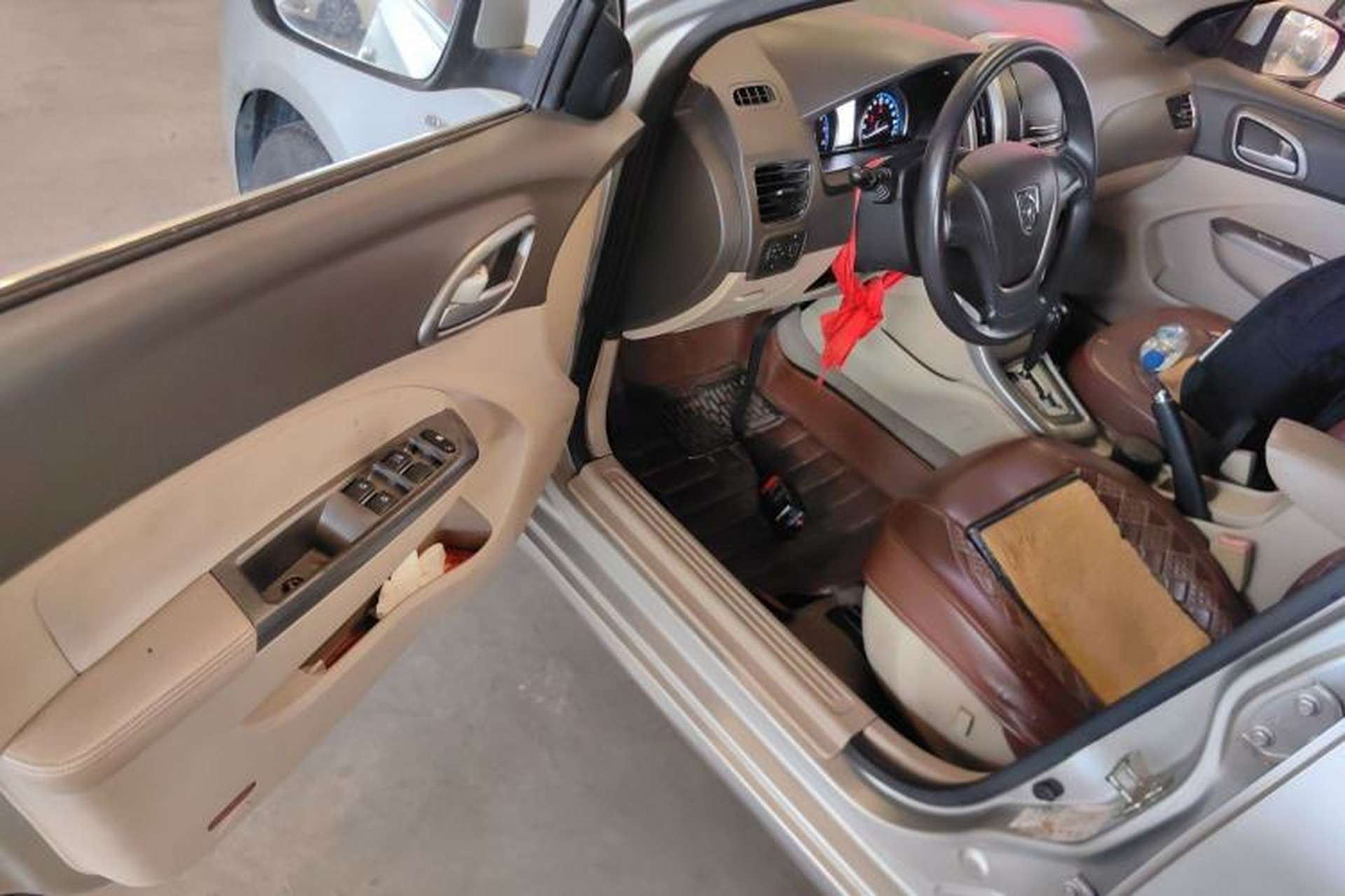 Used Baojun 610 2014 1.5L automatic comfort version Driver Seat