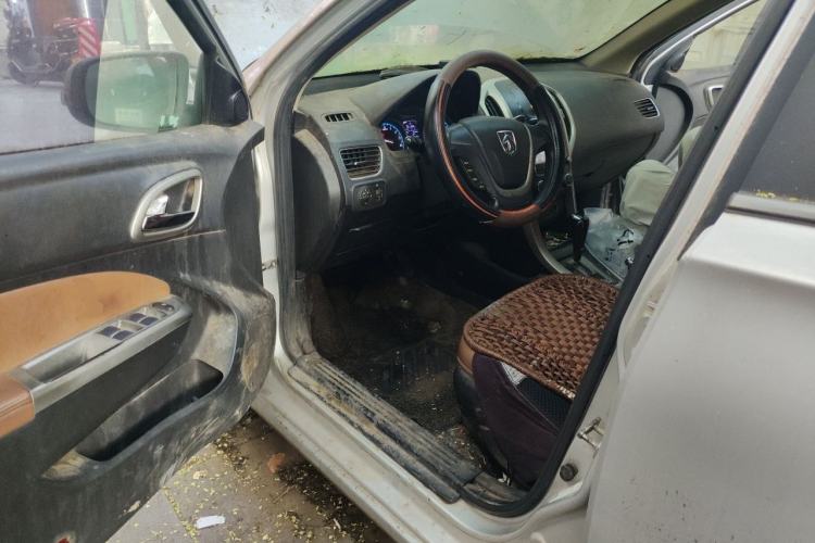 Used Baojun 610 2014 1.5L automatic luxury version Driver Seat
