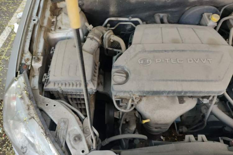 Used Baojun 610 2014 1.5L automatic luxury version Engine Bay Right
