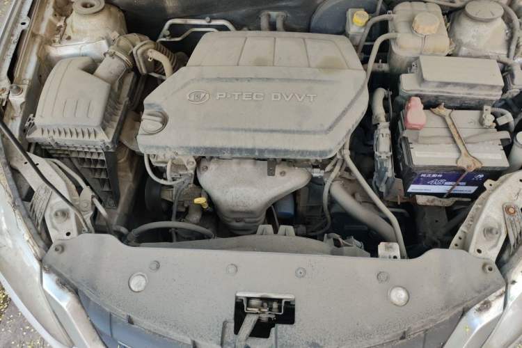Used Baojun 610 2014 1.5L automatic luxury version Engine Bay