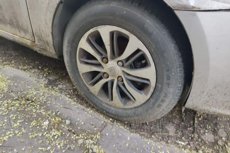 Used Baojun 610 2014 1.5L automatic luxury version Right Front Wheel Hub