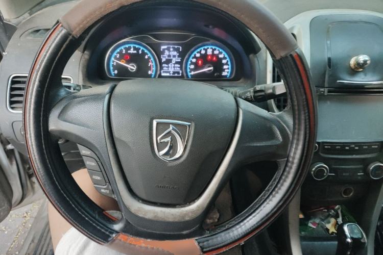 Used Baojun 610 2014 1.5L automatic luxury version Steering Wheel