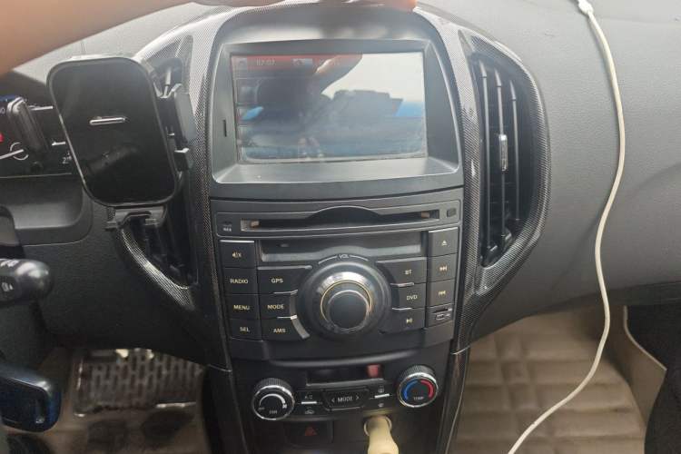 Used Baojun 610 2014 CROSS 1.5L Manual Comfort Model Audio And AC Panel