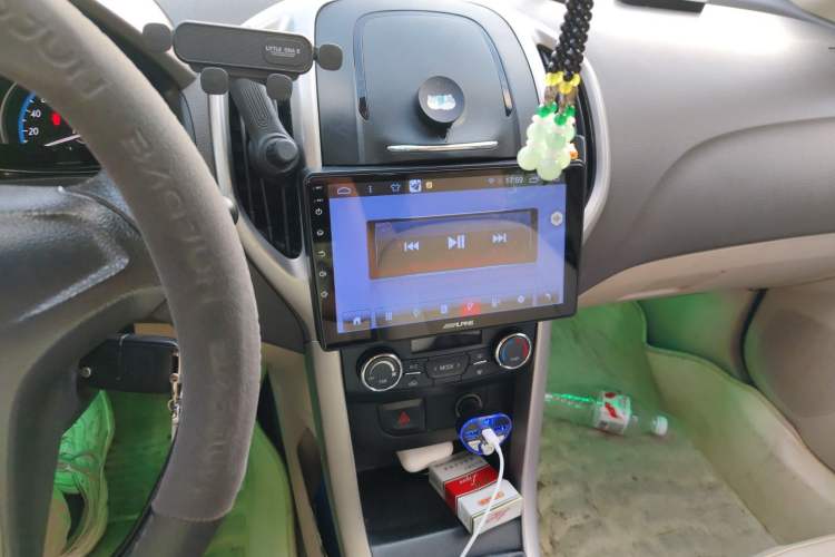 Used Baojun 610 2014 1.5L manual Comfort trim level Audio And AC Panel