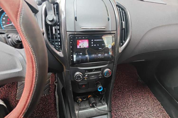 Used Baojun 610 2014 CROSS 1.5L Automatic Comfort Model Audio And AC Panel