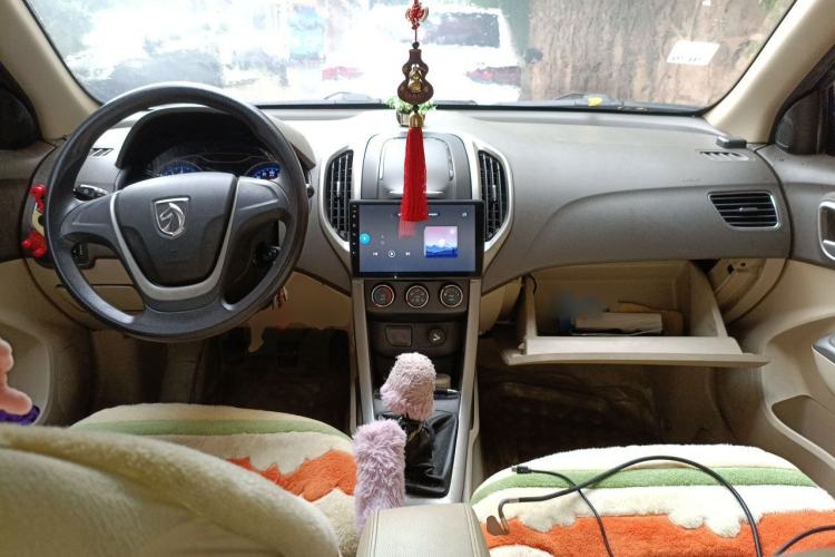 Used Baojun 610 2014 1.5L manual standard version Center Console