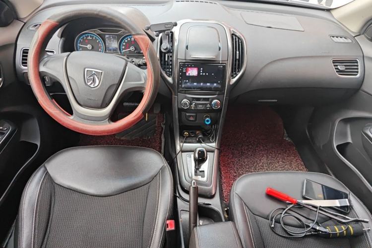 Used Baojun 610 2014 CROSS 1.5L Automatic Comfort Model Center Console