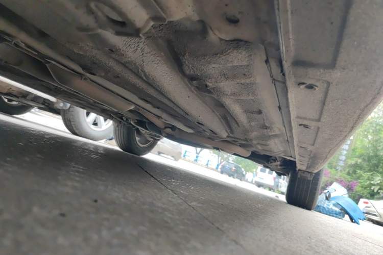 Used Baojun 610 2014 1.5L manual Comfort trim level Chassis Front Left