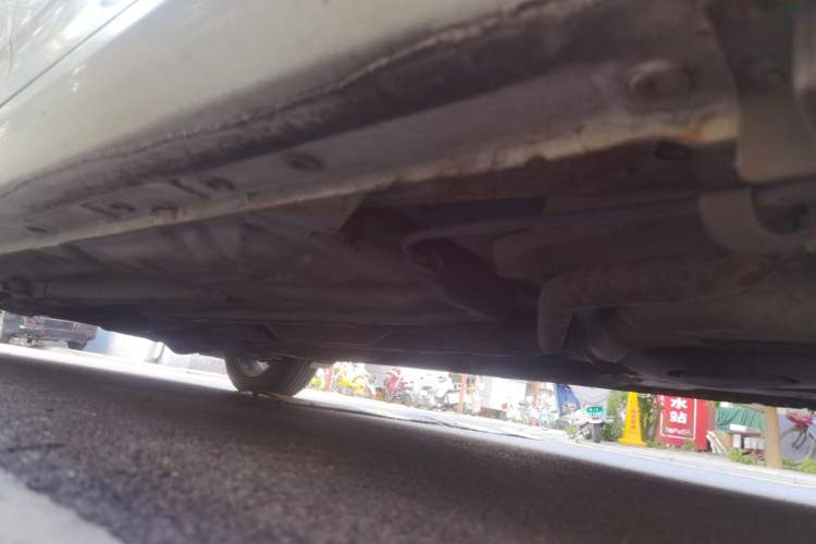 Used Baojun 610 2014 1.5L manual Comfort trim level Chassis Rear Left