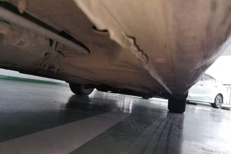 Used Baojun 610 2014 1.5L automatic comfort version Chassis Rear Right