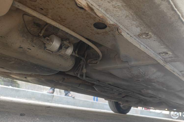 Used Baojun 610 2014 1.5L manual Comfort trim level Chassis Rear Right