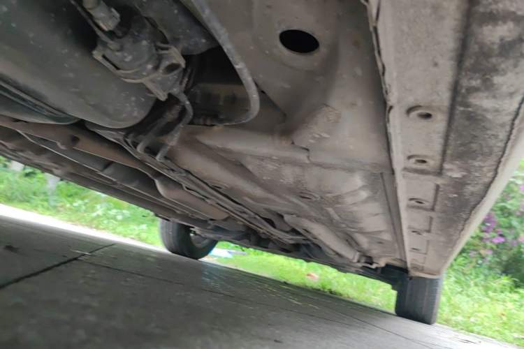Used Baojun 610 2014 1.5L manual Comfort trim level Chassis Rear Right