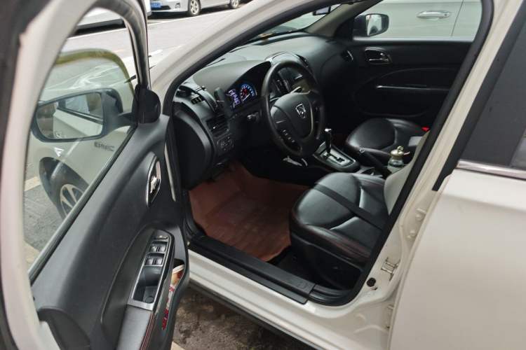 Used Baojun 610 2014 CROSS 1.5L Automatic Luxury Model Driver Seat