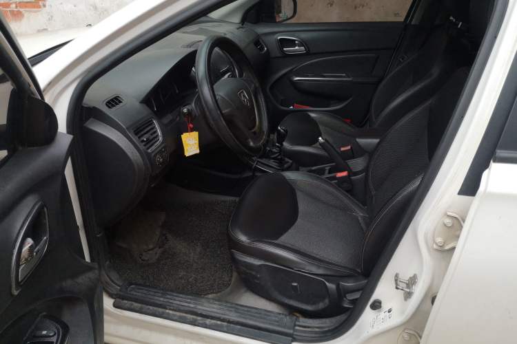 Used Baojun 610 2014 CROSS 1.5L Manual Comfort Model Driver Seat