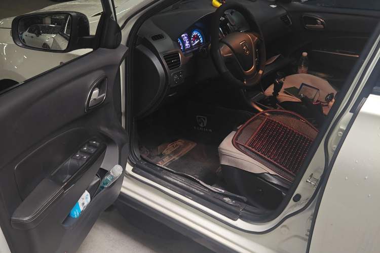 Used Baojun 610 2014 CROSS 1.5L Manual Comfort Model Driver Seat