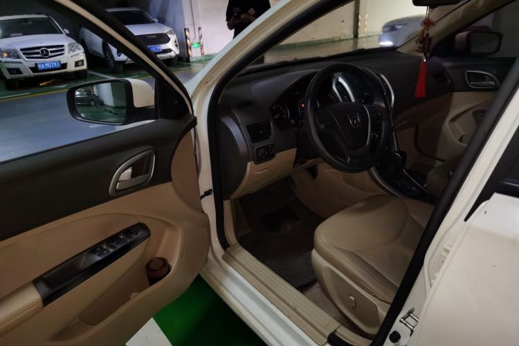 Used Baojun 610 2014 1.5L automatic comfort version Driver Seat