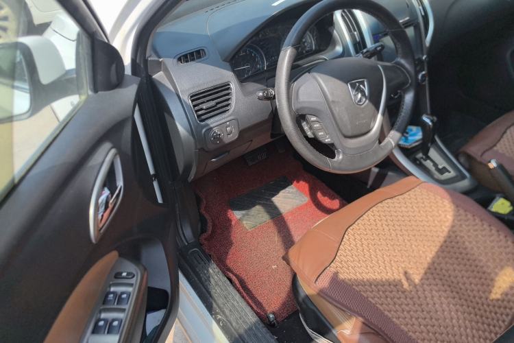 Used Baojun 610 2014 1.5L automatic luxury version Driver Seat