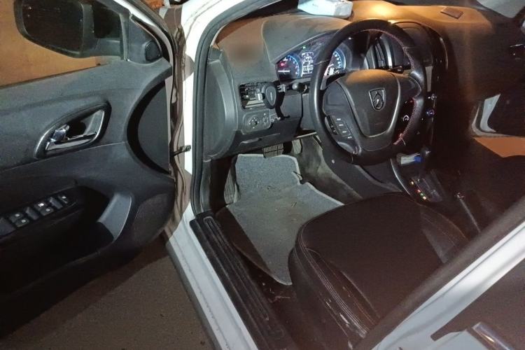 Used Baojun 610 2014 CROSS 1.5L Automatic Luxury Model Driver Seat