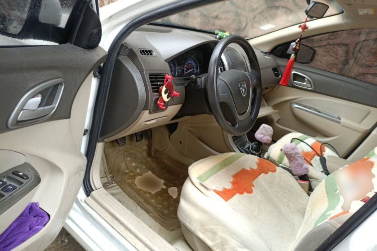 Used Baojun 610 2014 1.5L manual standard version Driver Seat