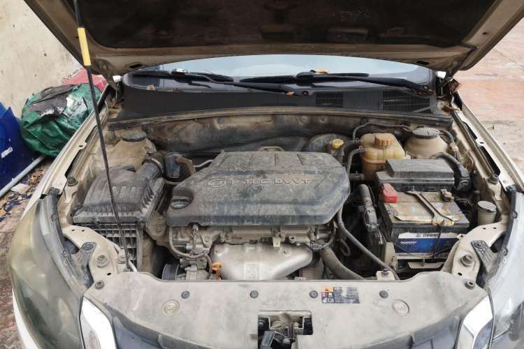 Used Baojun 610 2014 CROSS 1.5L Manual Comfort Model Engine Bay