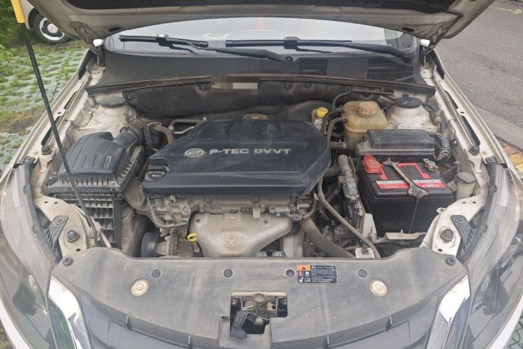 Used Baojun 610 2014 CROSS 1.5L Manual Comfort Model Engine Bay