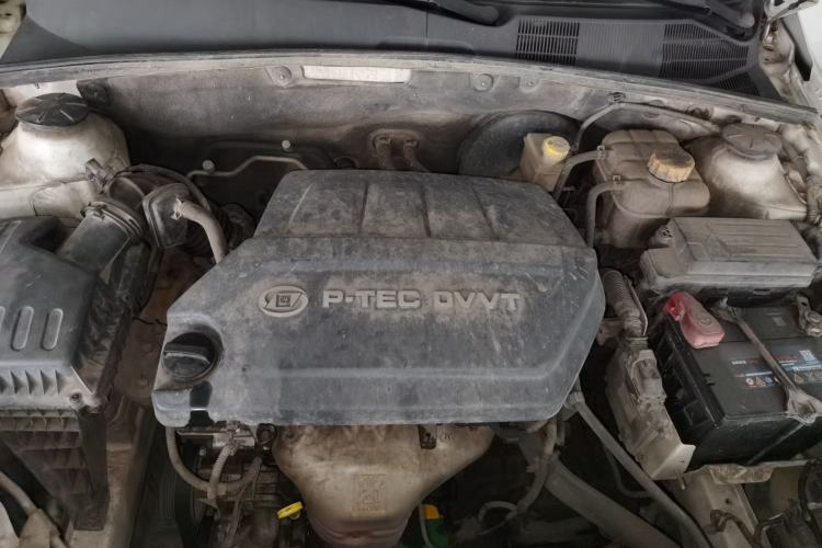 Used Baojun 610 2014 1.5L automatic comfort version Engine Bay