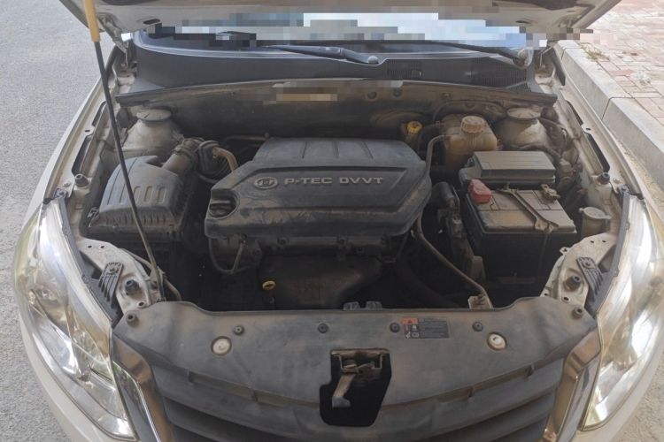 Used Baojun 610 2014 1.5L manual Comfort trim level Engine Bay