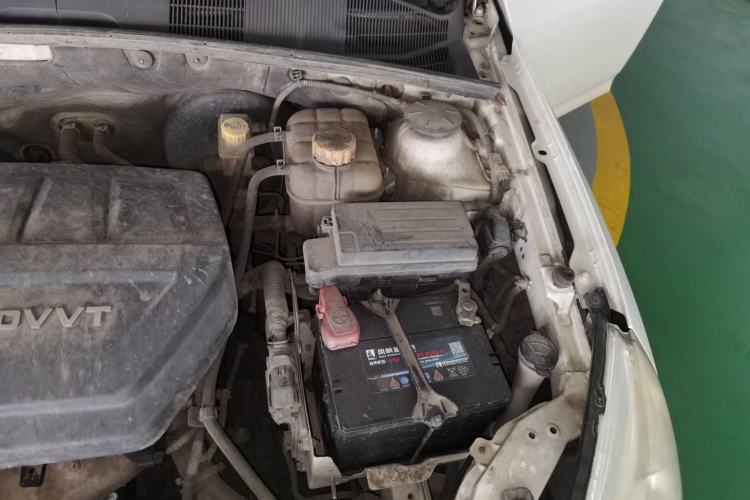 Used Baojun 610 2014 1.5L automatic comfort version Engine Bay Left