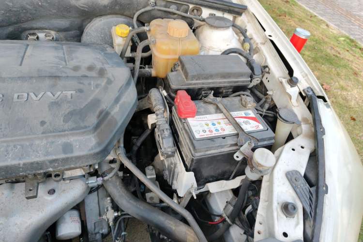 Used Baojun 610 2014 1.5L manual Comfort trim level Engine Bay Left