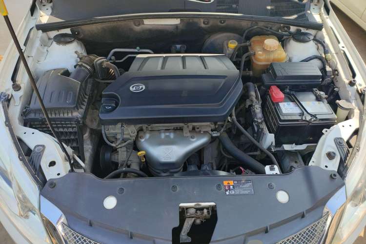Used Baojun 610 2014 1.5L manual standard version Engine Bay