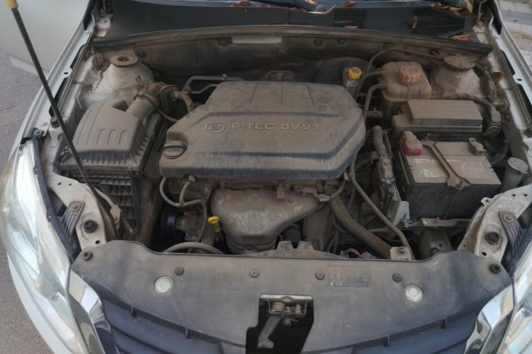 Used Baojun 610 2014 1.5L manual Comfort trim level Engine Bay