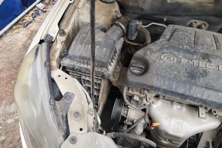 Used Baojun 610 2014 CROSS 1.5L Manual Comfort Model Engine Bay Right
