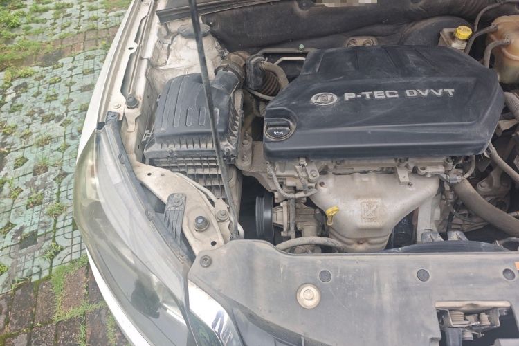 Used Baojun 610 2014 CROSS 1.5L Manual Comfort Model Engine Bay Right