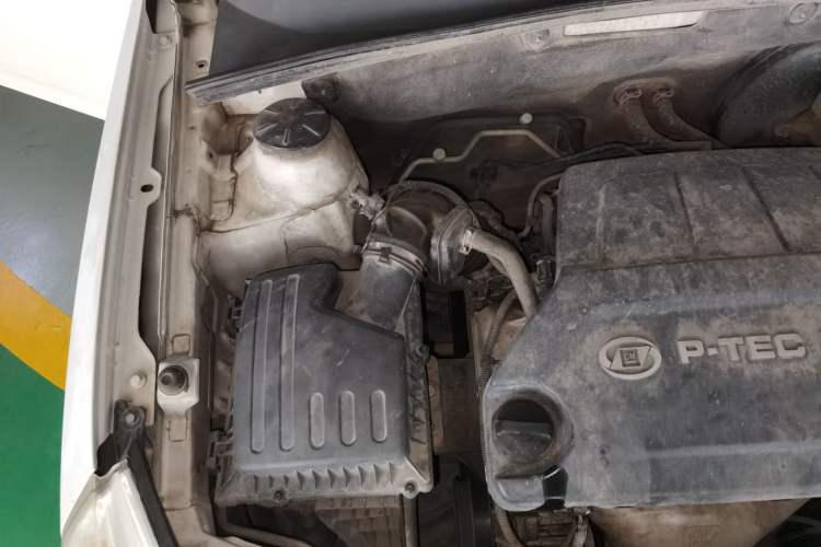 Used Baojun 610 2014 1.5L automatic comfort version Engine Bay Right