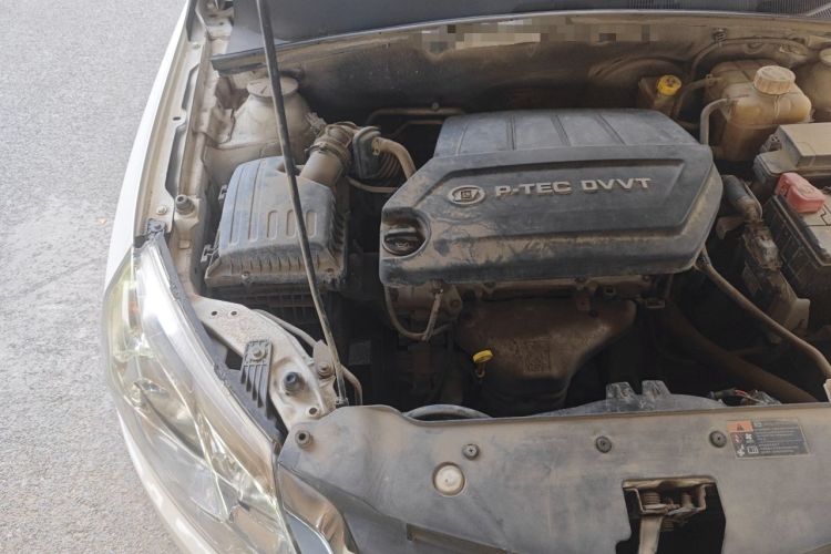 Used Baojun 610 2014 1.5L manual Comfort trim level Engine Bay Right
