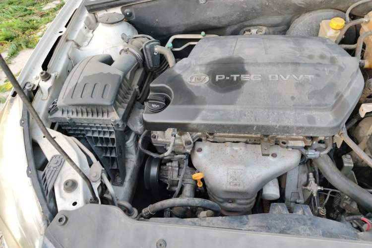 Used Baojun 610 2014 1.5L manual Comfort trim level Engine Bay Right