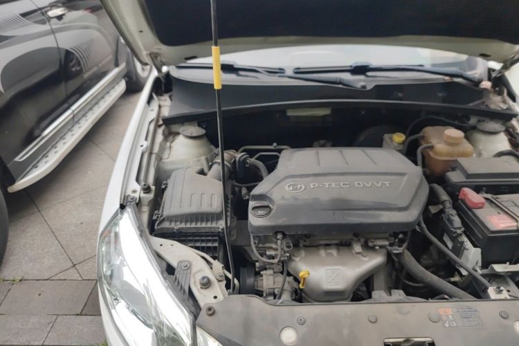 Used Baojun 610 2014 1.5L manual Comfort trim level Engine Bay Right