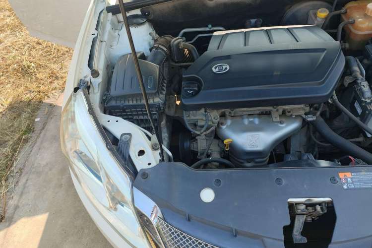 Used Baojun 610 2014 1.5L manual standard version Engine Bay Right
